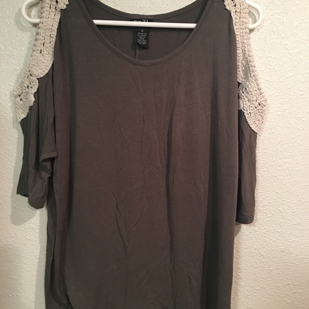Open Shoulder Flowy Blouse